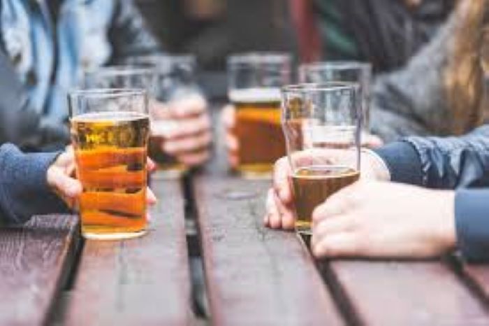 Even for Moderate Drinkers, Going on a Binge Can Raise Health Risks